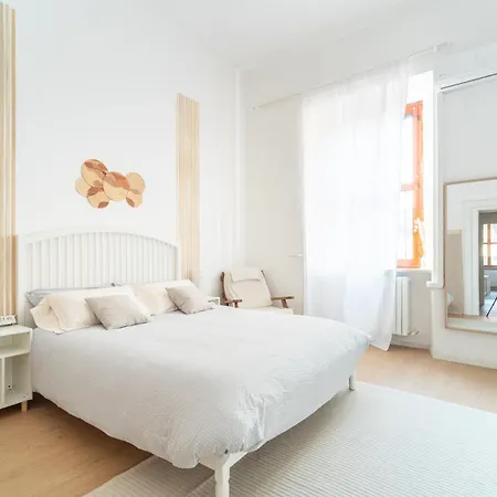 Grand 1845 - 2 Bedrooms Design Flat Apartament